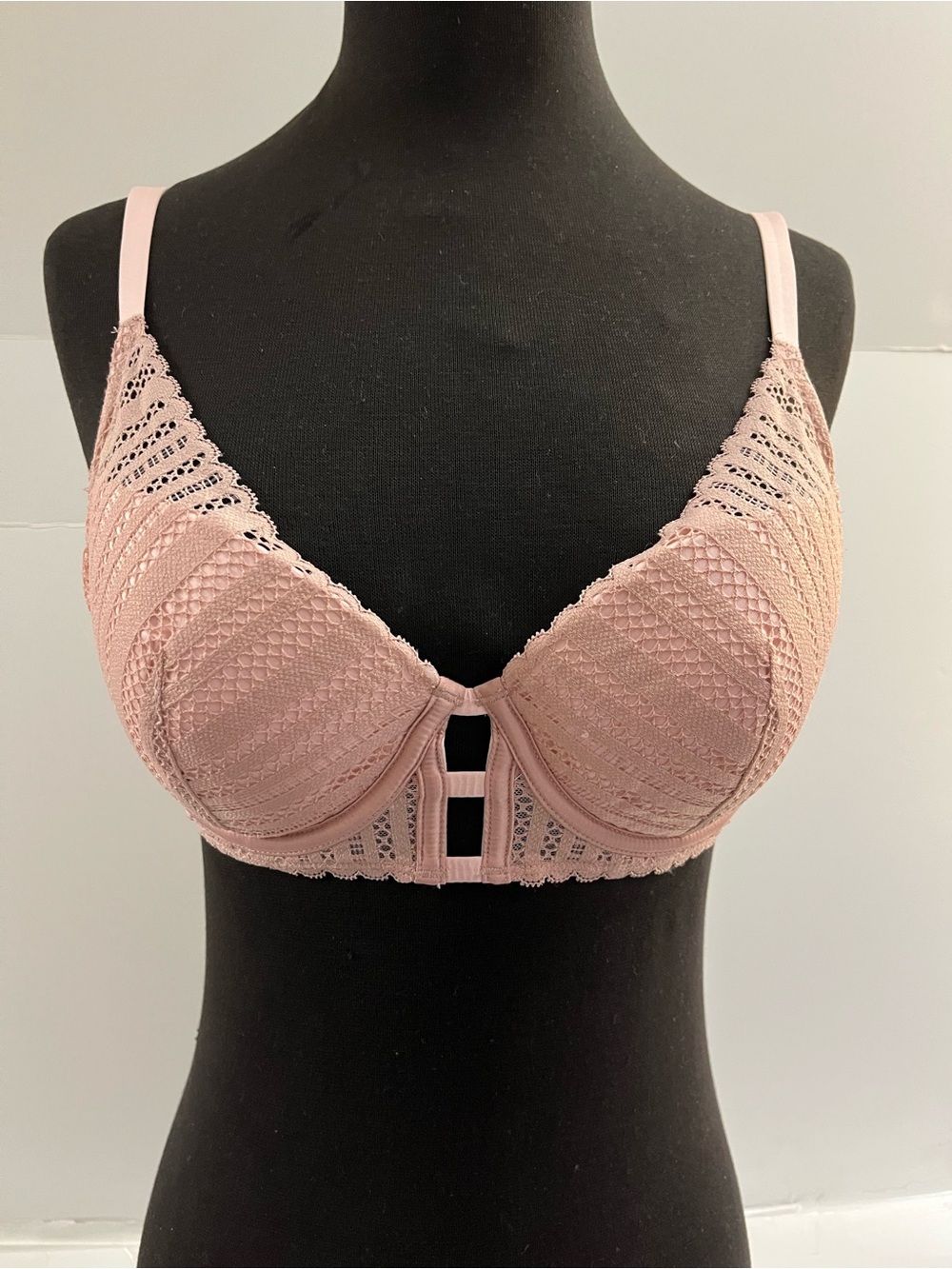Victoria's Secret Lace Front-Closure Bra - Dusty Pink